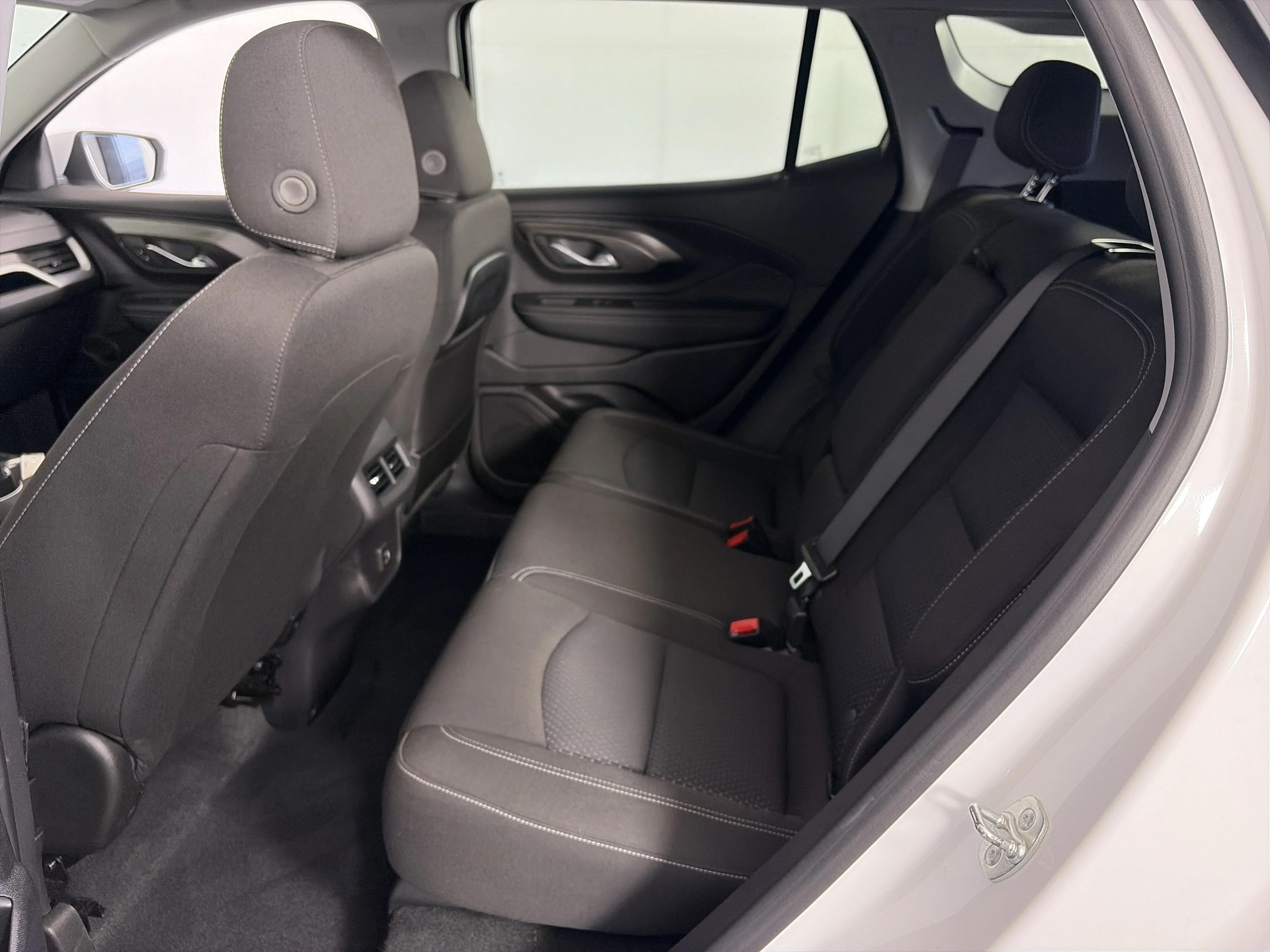 Certified Used 2024 Summit White GMC SLE image 9