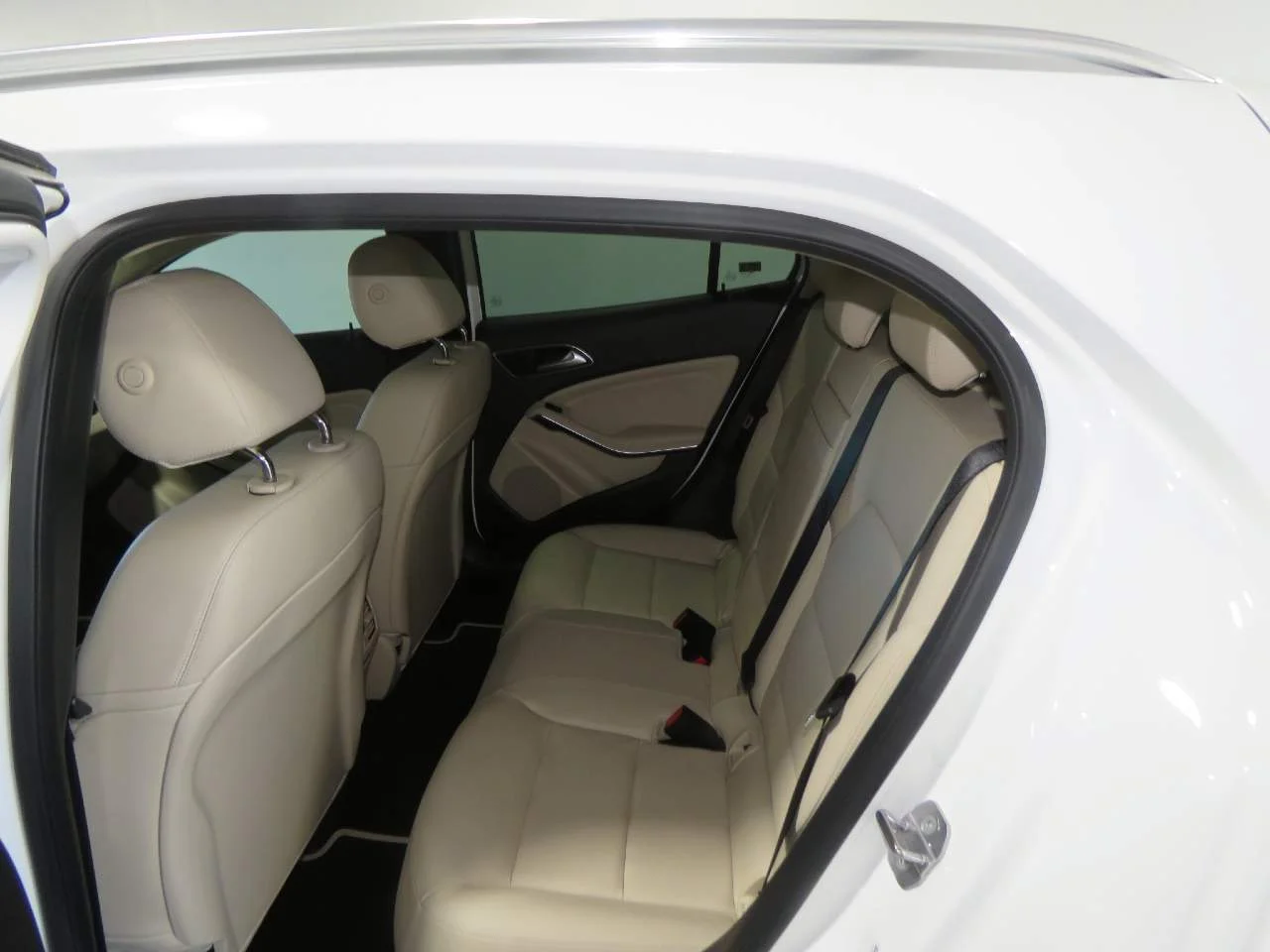 Used 2020 Polar White Mercedes-Benz GLA 250 image 16
