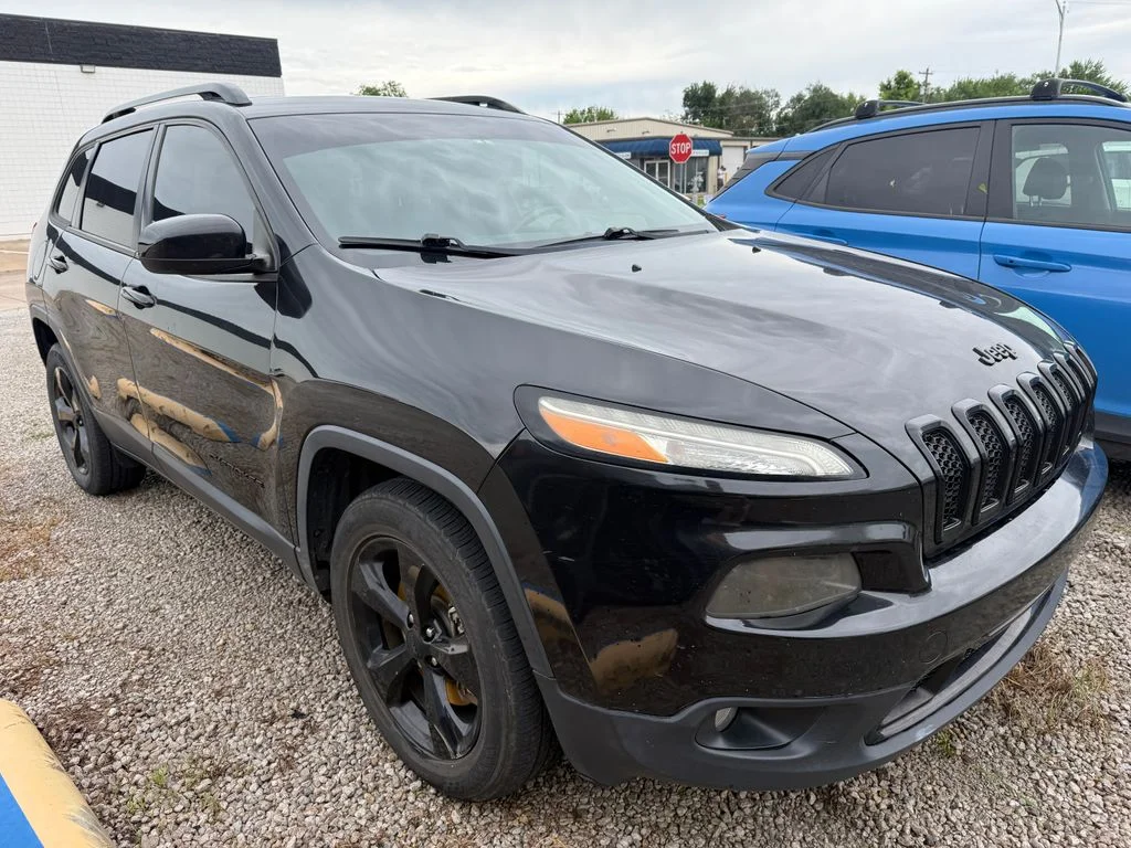 Used 2015 Black Jeep Latitude image 3