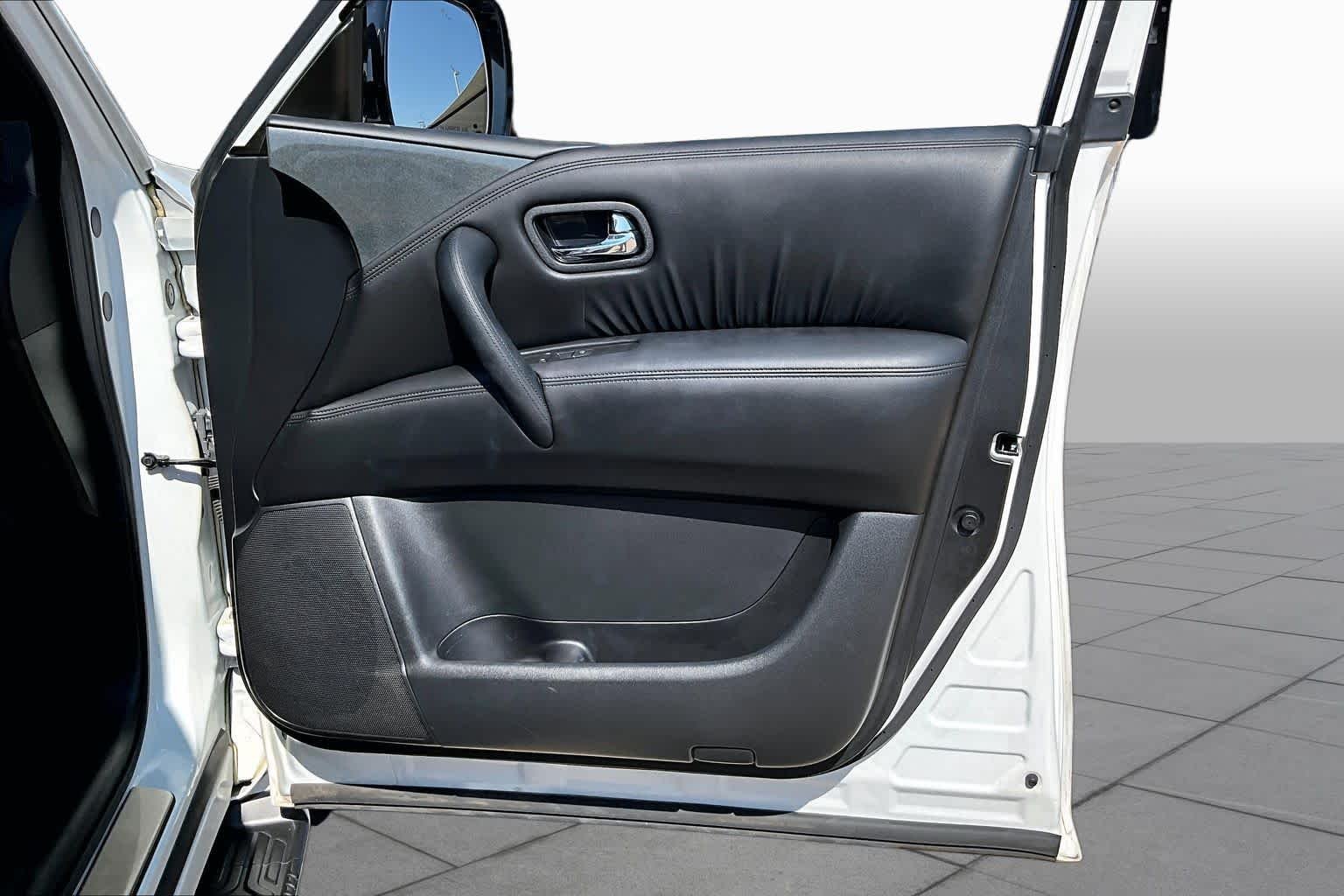 Used 2023 Aspen White Tricoat Nissan SL image 26
