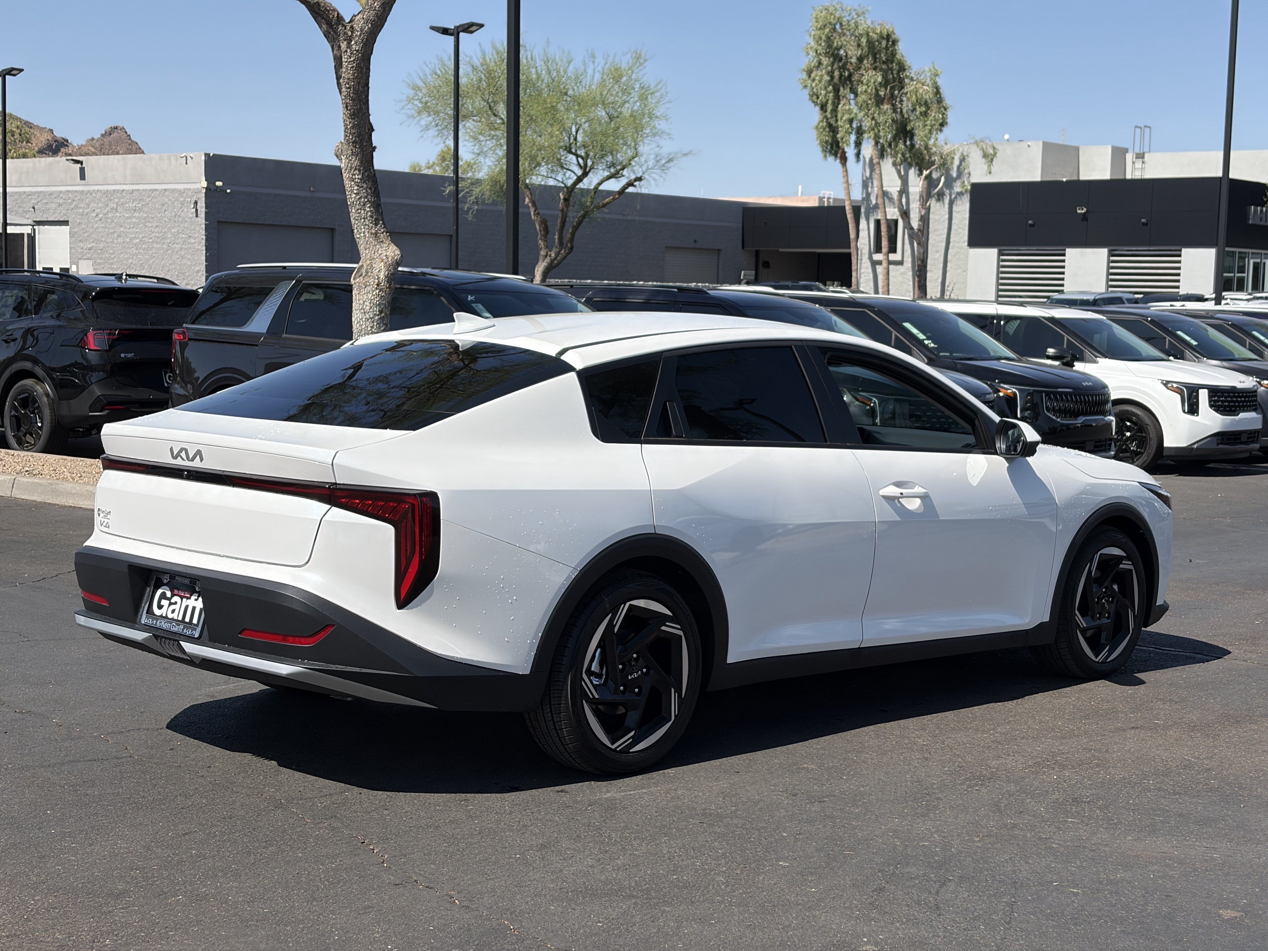 New 2026 Snow White Pearl Kia EX image 4