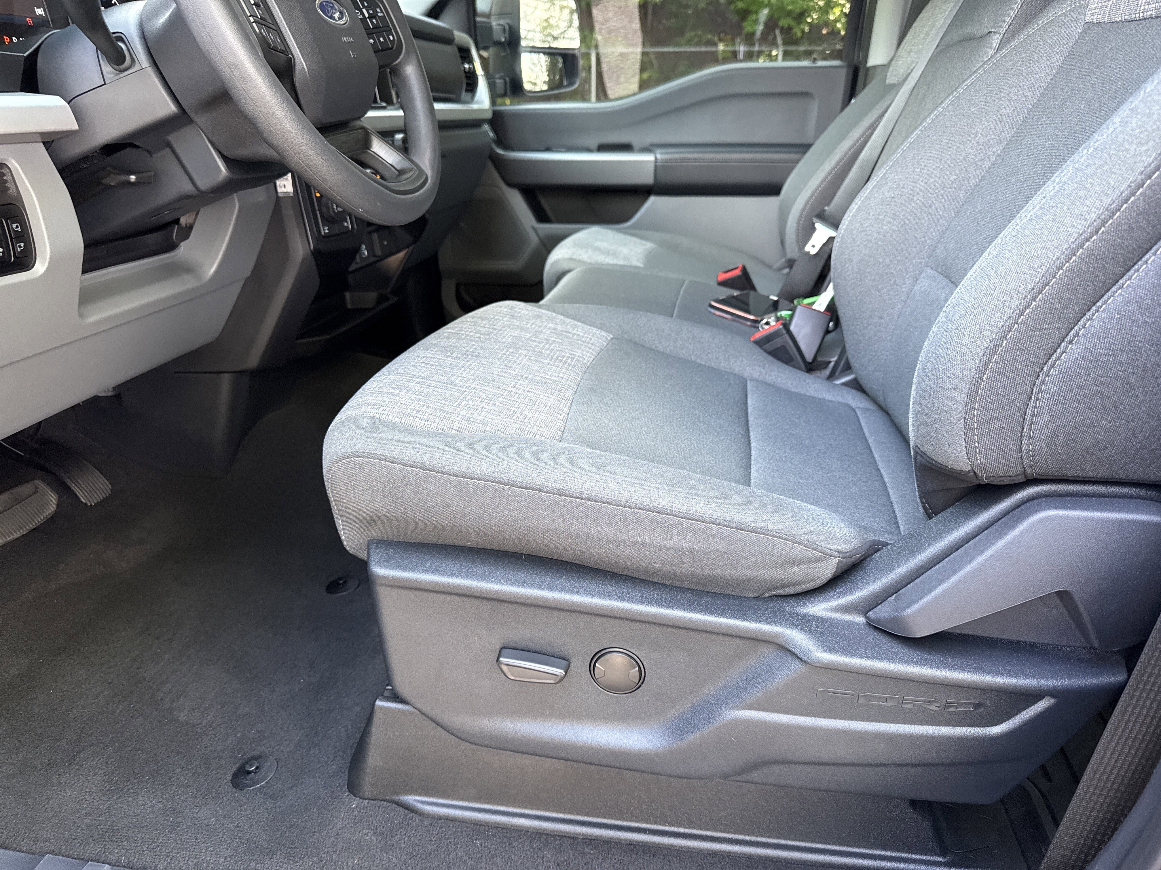 Used 2025 Gray Metallic Ford XLT image 9