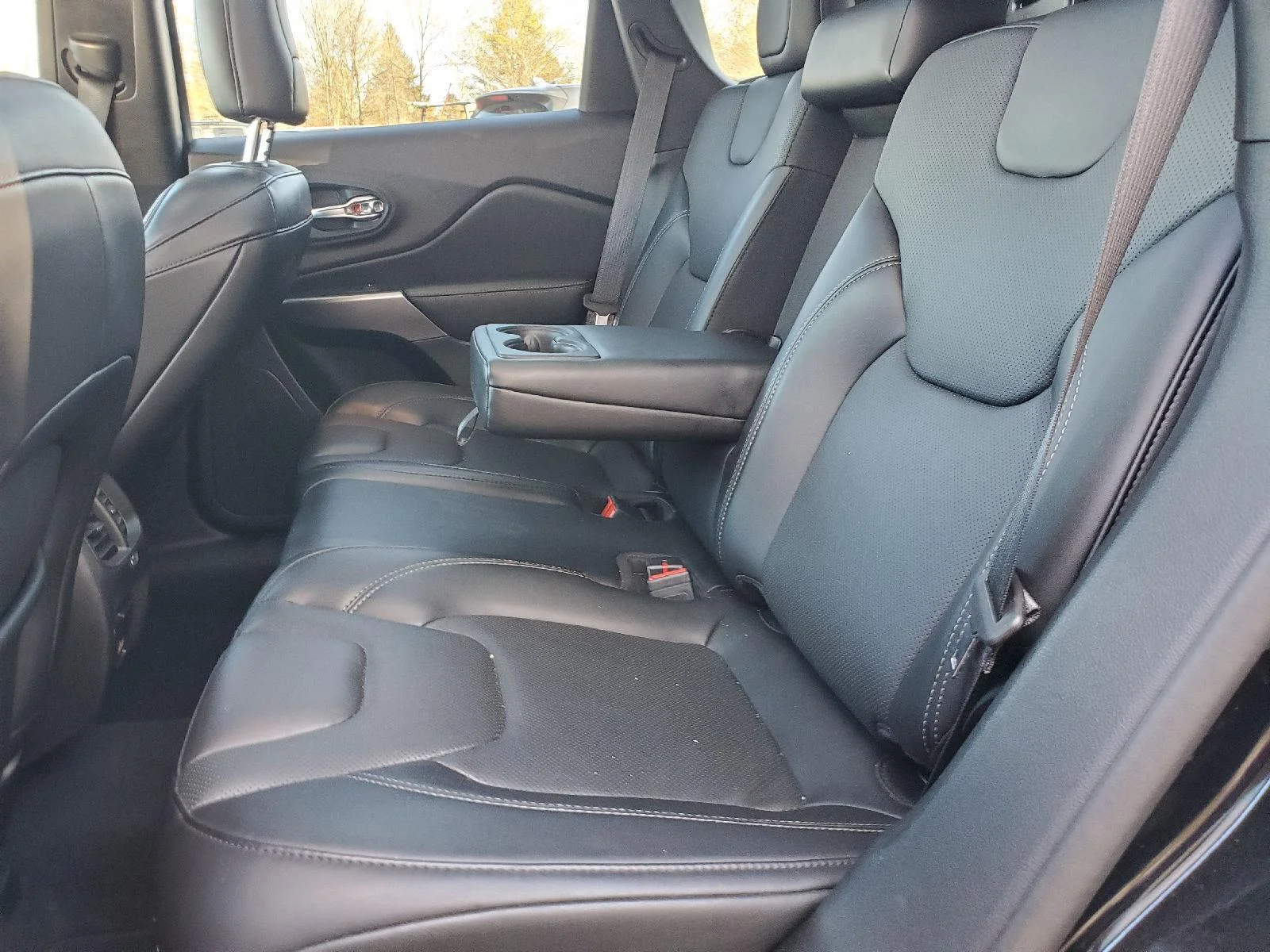 Used 2021 Diamond Black Crystal Pearlcoat Jeep Limited image 6
