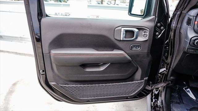 New 2026 Black Clear-Coat Exterior Paint Jeep Rubicon image 25
