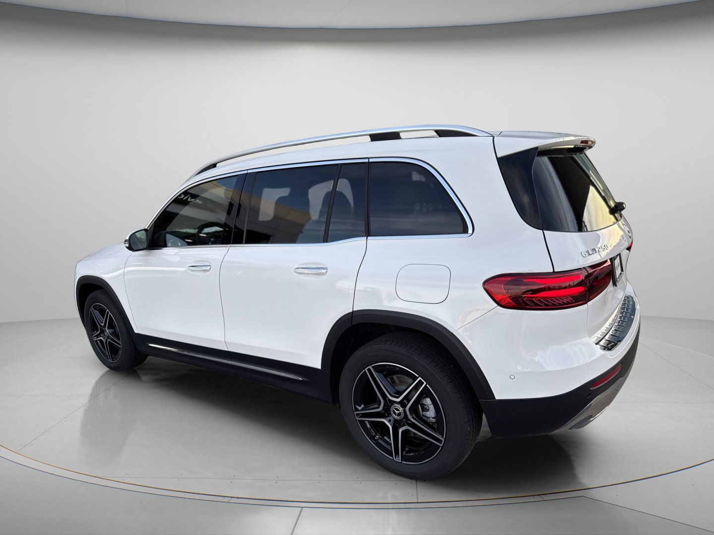 New 2026 Polar White Mercedes-Benz GLB 250 image 3
