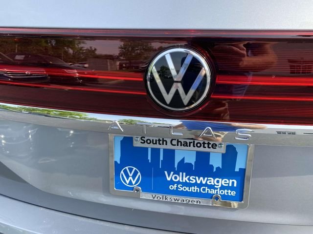 2025 Volkswagen Atlas SE w/Tech - Photo 8
