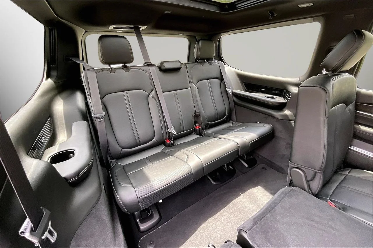 New 2026 Bright White Clearcoat Jeep Summit Obsidian image 24