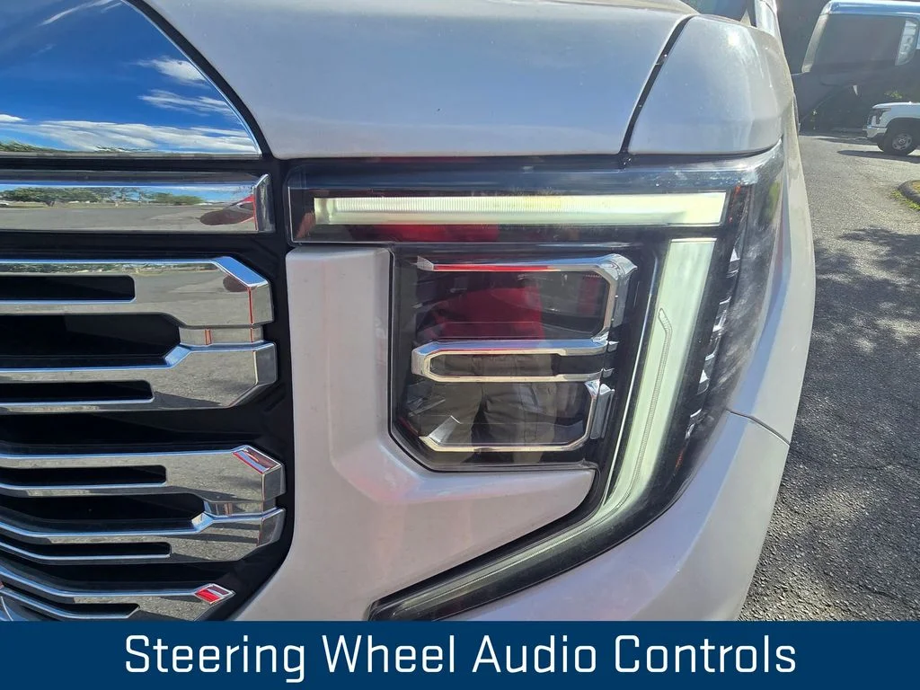Used 2023 White GMC Denali image 9