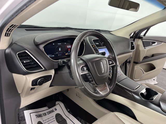 Used 2019 White Platinum Clearcoat Metallic Lincoln Select image 15