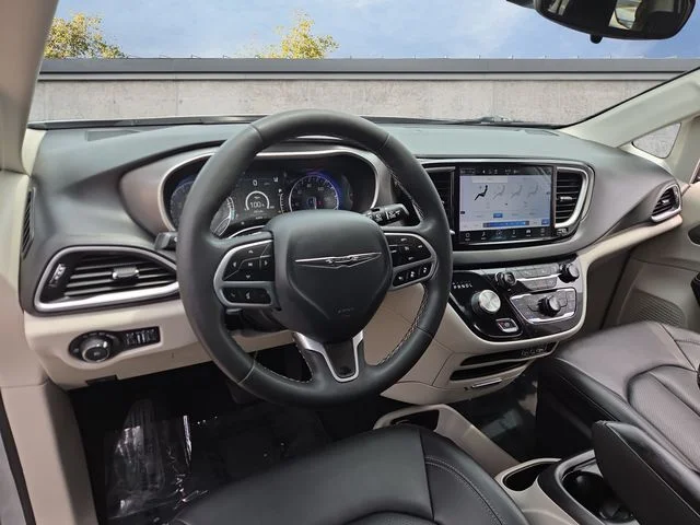 Used 2024 Silver Chrysler Touring L image 10