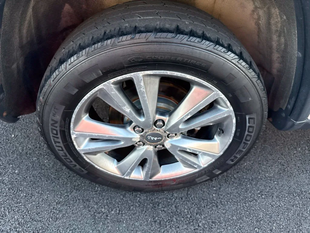 Used 2013 White Jeep Laredo image 11