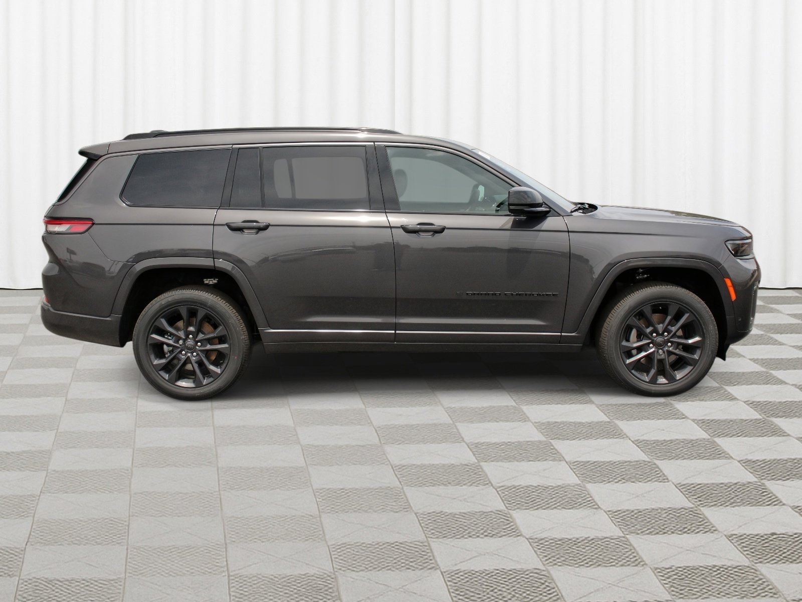 New 2026 Baltic Gray Metallic Clear-Coat Exterior Paint Jeep Limited Reserve image 36
