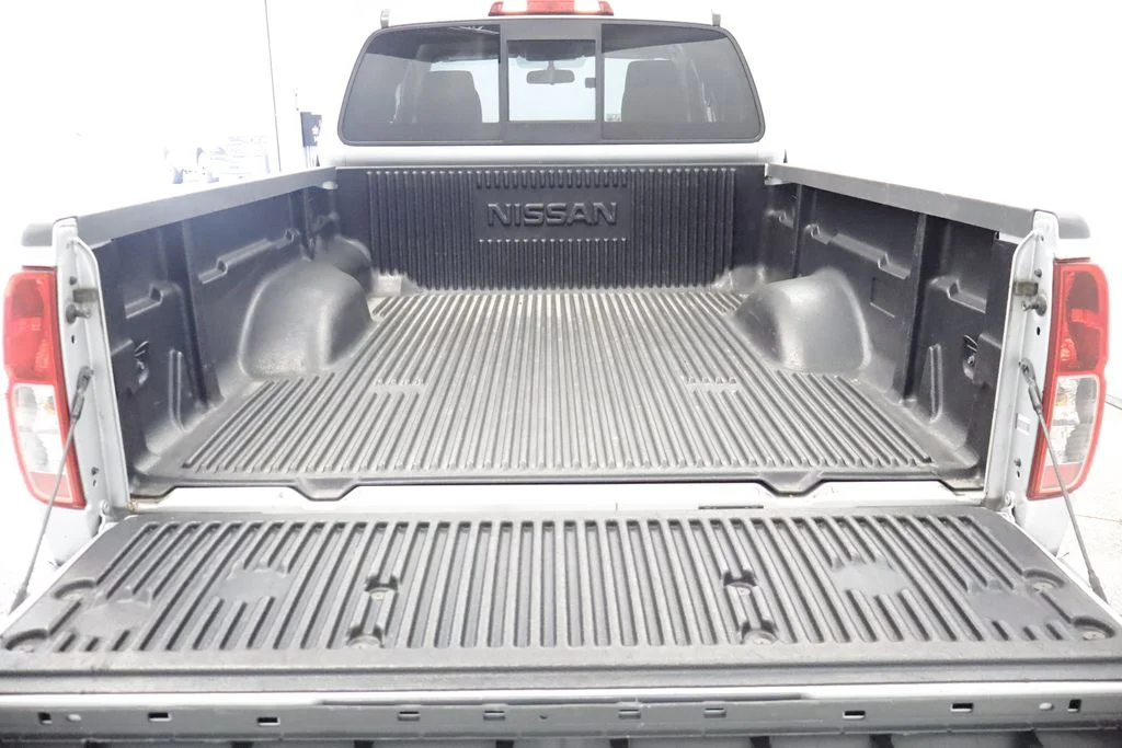 Used 2013 Silver Nissan SV image 17