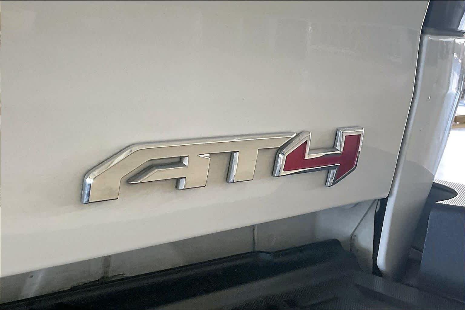 Used 2021 Summit White GMC 4WD AT4 w/Leather image 9
