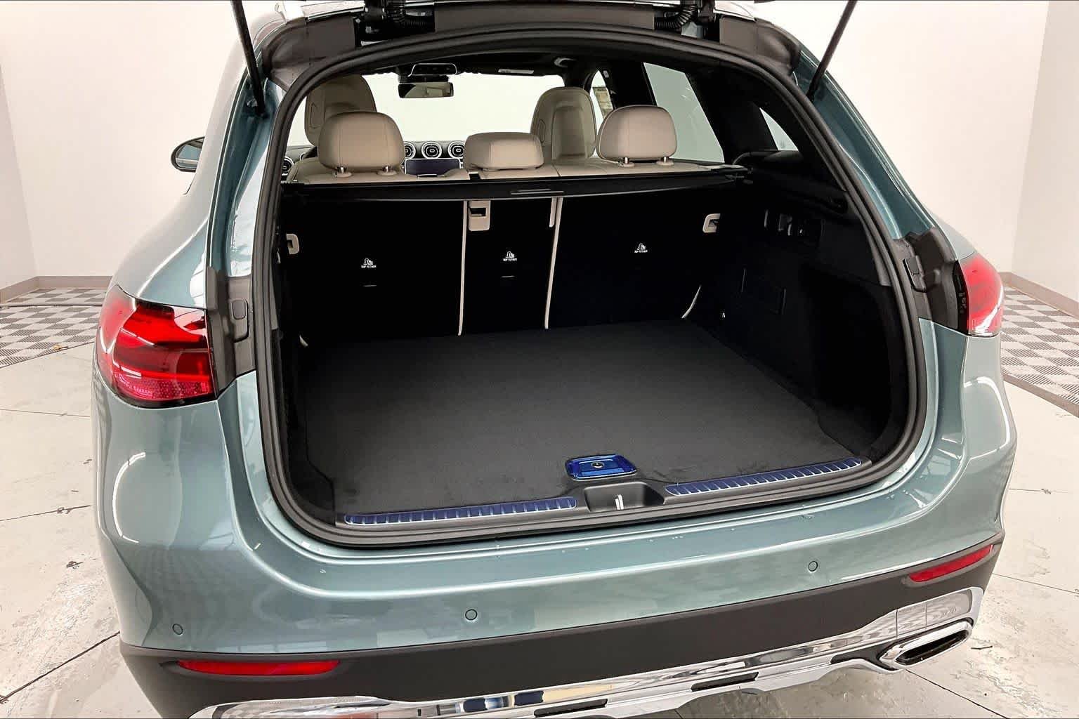 New 2026 Verde Silver Metallic Mercedes-Benz GLC 300 image 19