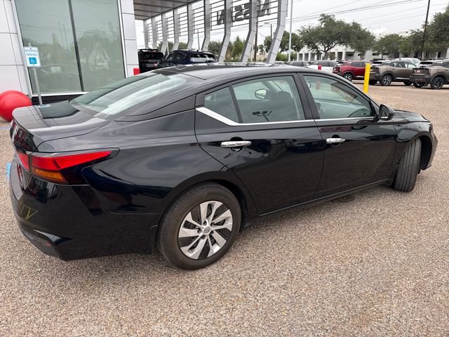 Used 2025 Black Nissan 2.5 S image 7