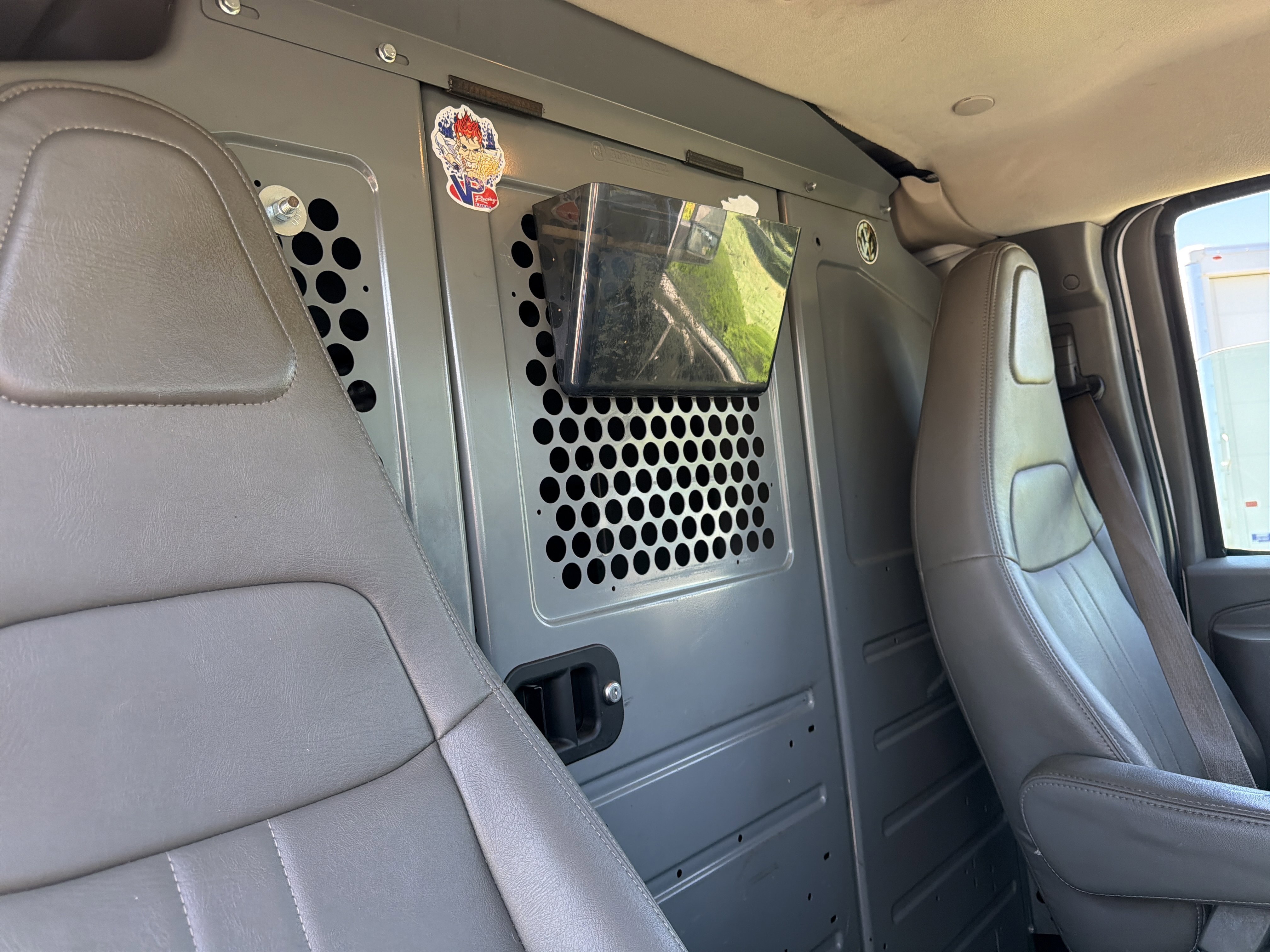 Used 2018 Summit White Chevrolet  image 22