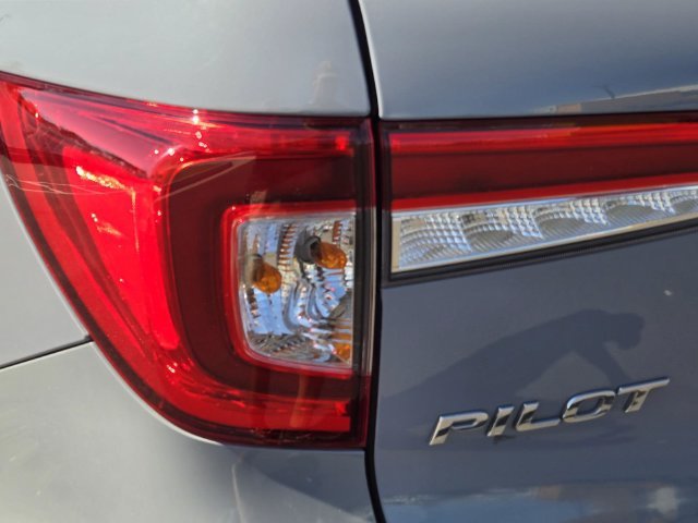 Used 2022  Honda Touring image 11