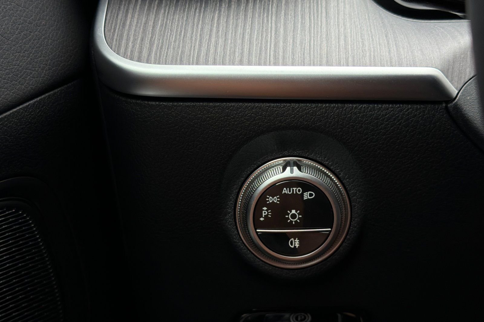 New 2026 Selenite Grey Metallic Mercedes-Benz C 300 image 29