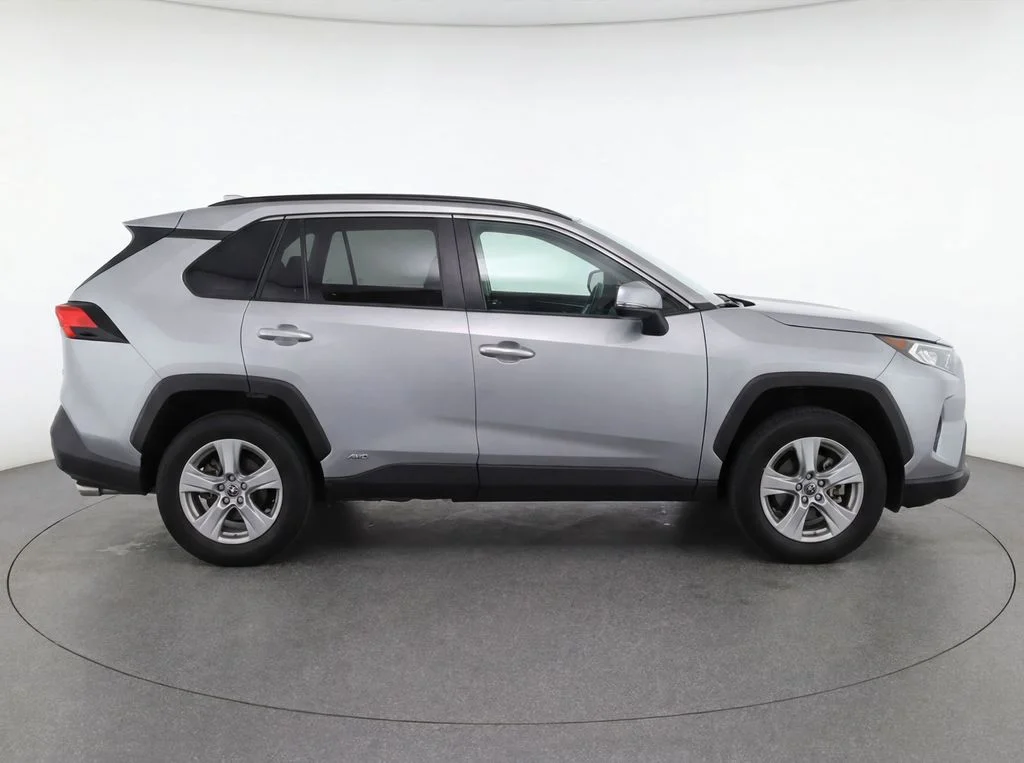 Used 2023 Silver Toyota XLE image 8