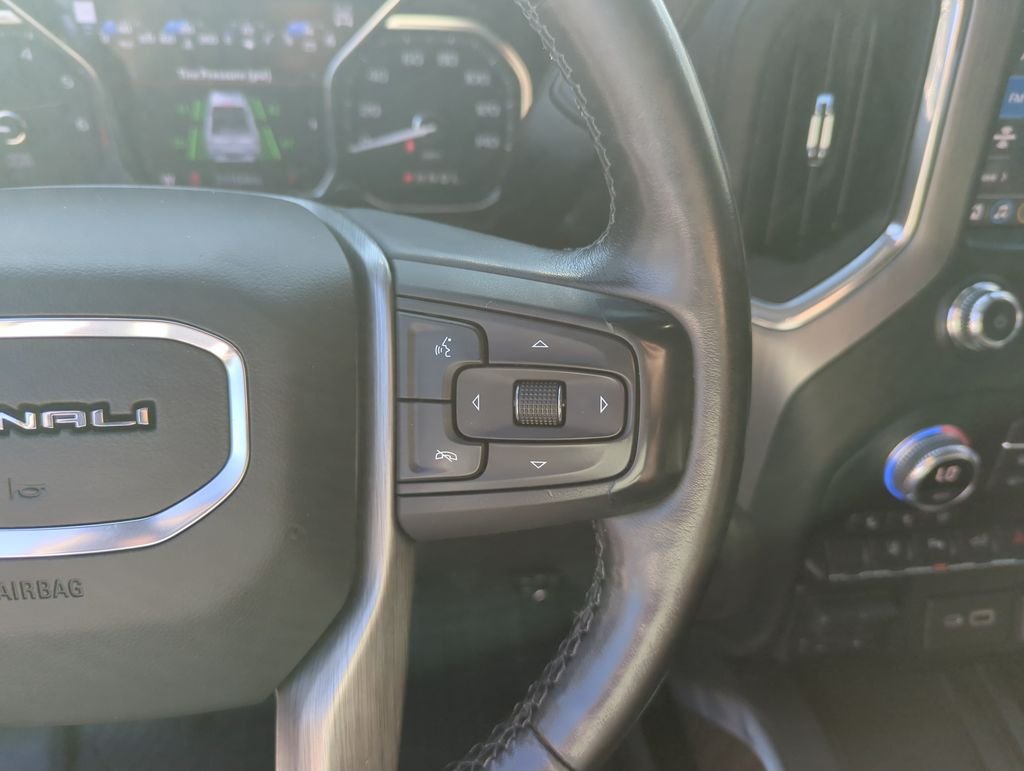 Used 2021 White GMC Denali image 22