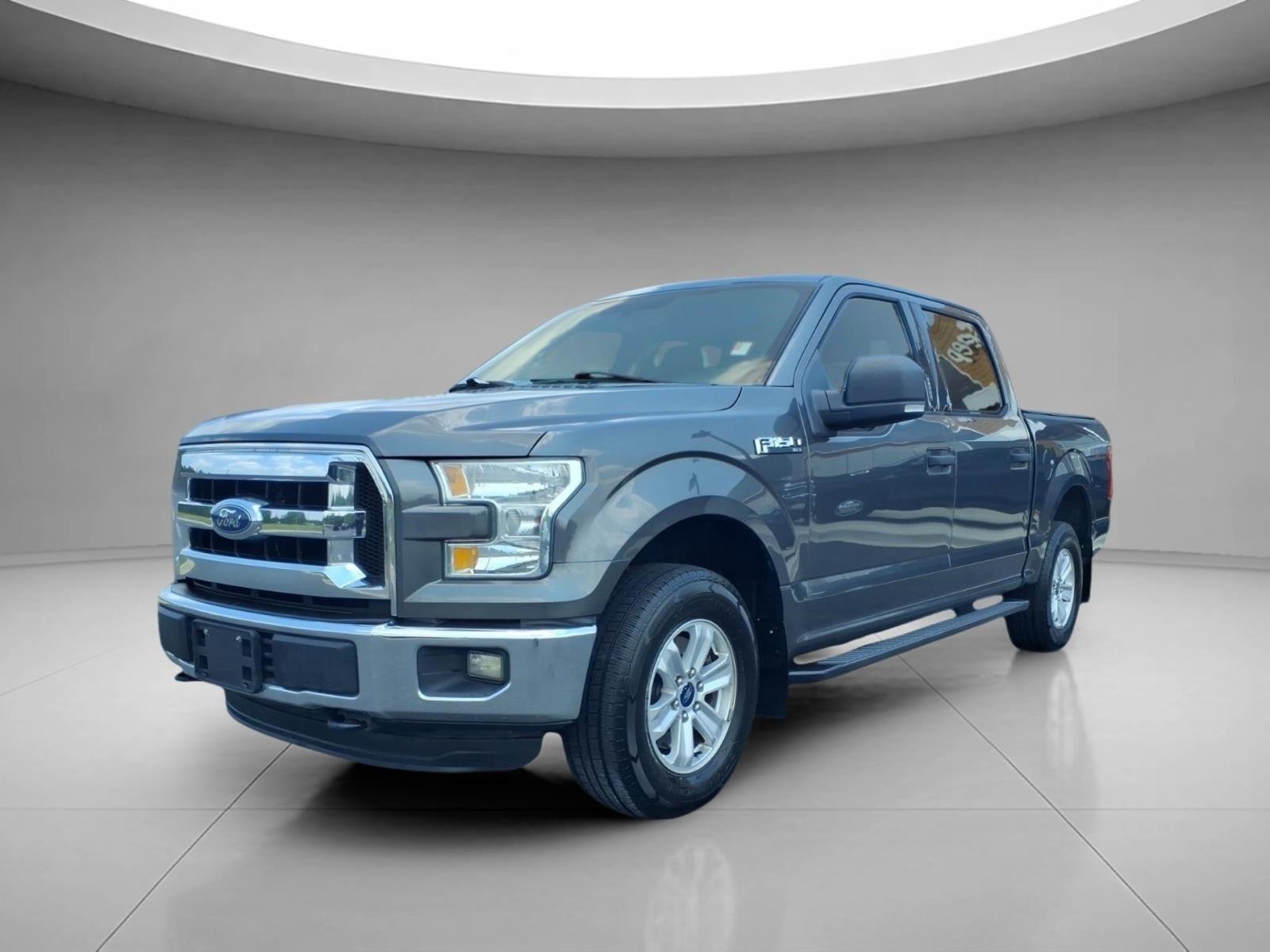 Used 2015 Magnetic Metallic Ford XLT image 1