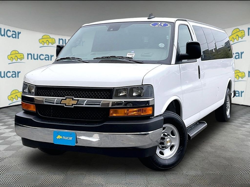 Used 2025 White Chevrolet LT image 3