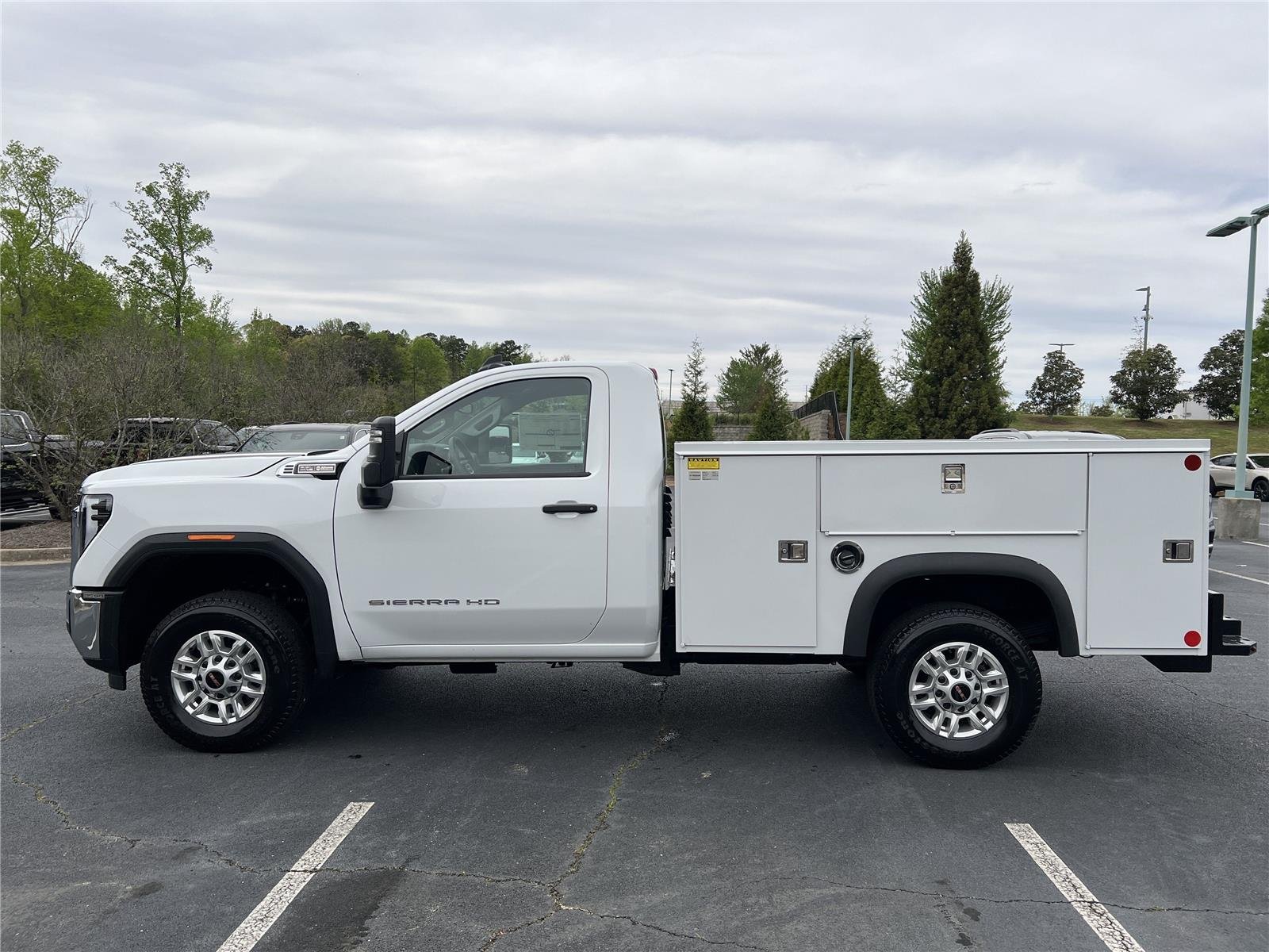 New 2025 Summit White GMC Pro image 4