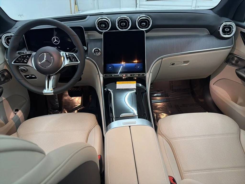 Used 2026 White Mercedes-Benz GLC 300 image 21