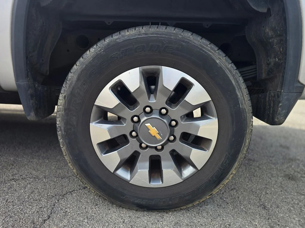 Used 2022 Silver Chevrolet Custom image 13