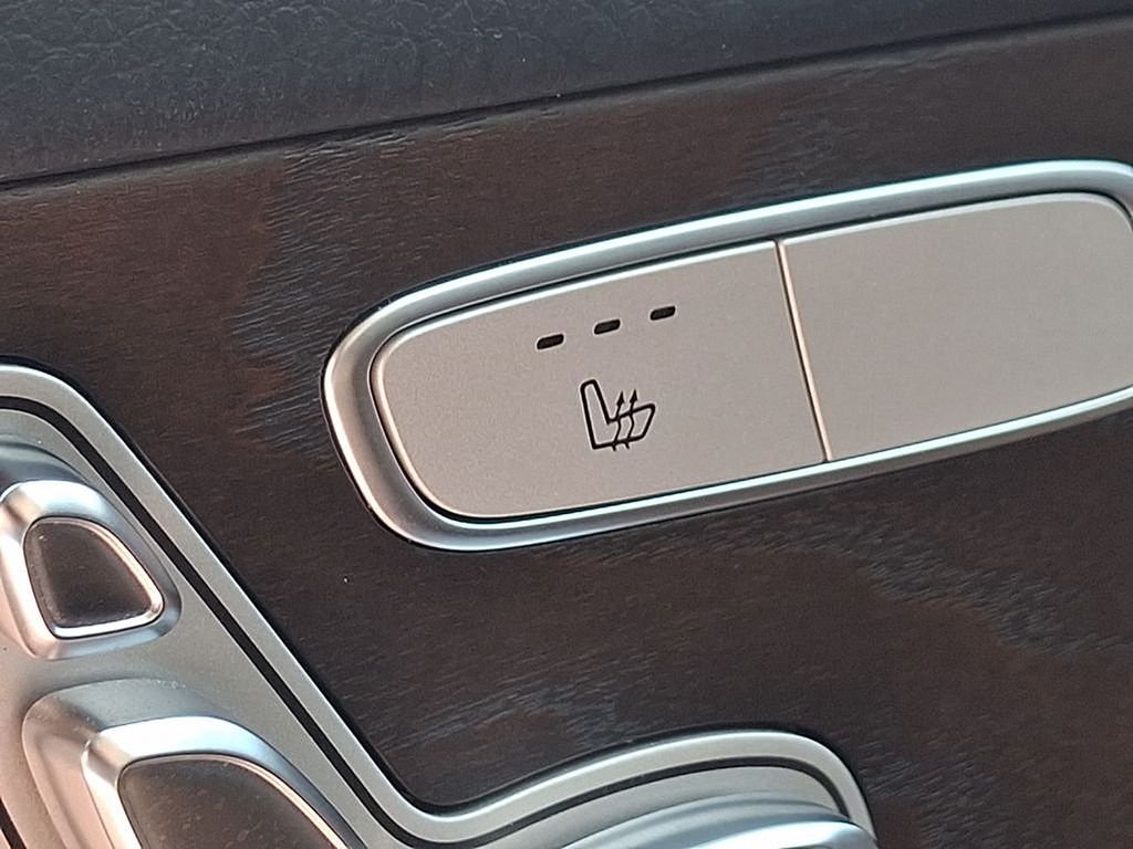Used 2019  Mercedes-Benz GLC 350e image 25