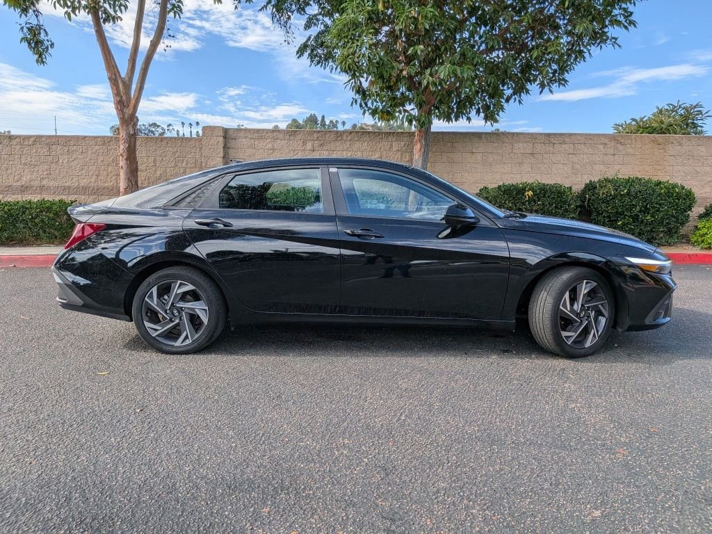 Certified Used 2025 Black Hyundai SEL Sport image 8
