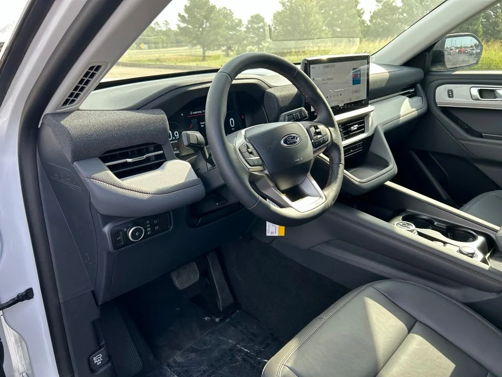 New 2026 Star White Metallic Tri-Coat Ford Active image 15