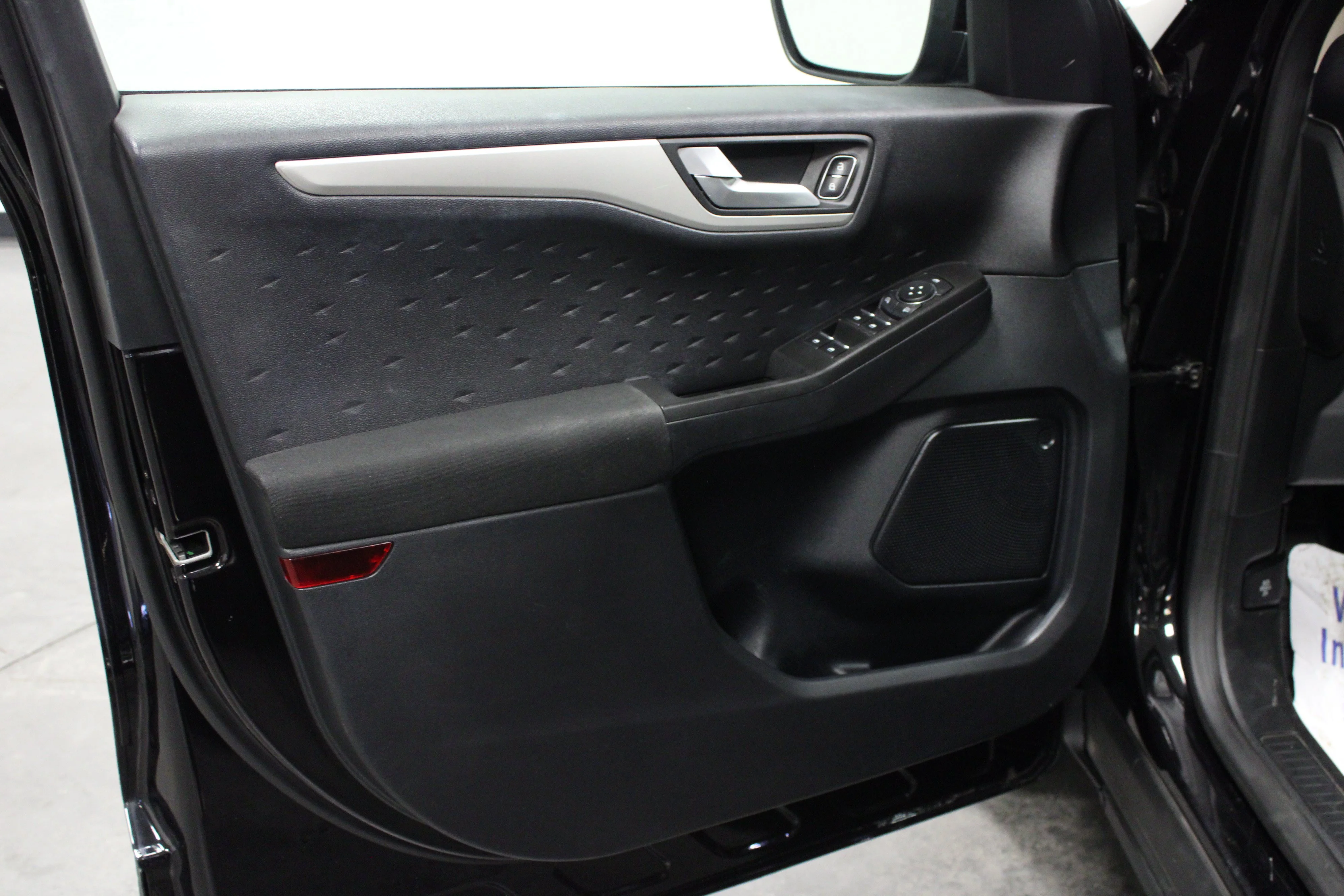 Used 2020 Black Metallic Ford SE image 11