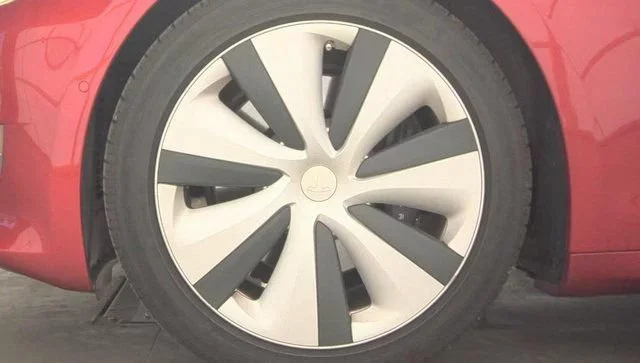 Used 2021 Red Tesla Long Range Plus image 5