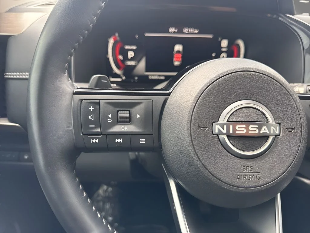 Used 2023 Black Nissan Platinum image 16