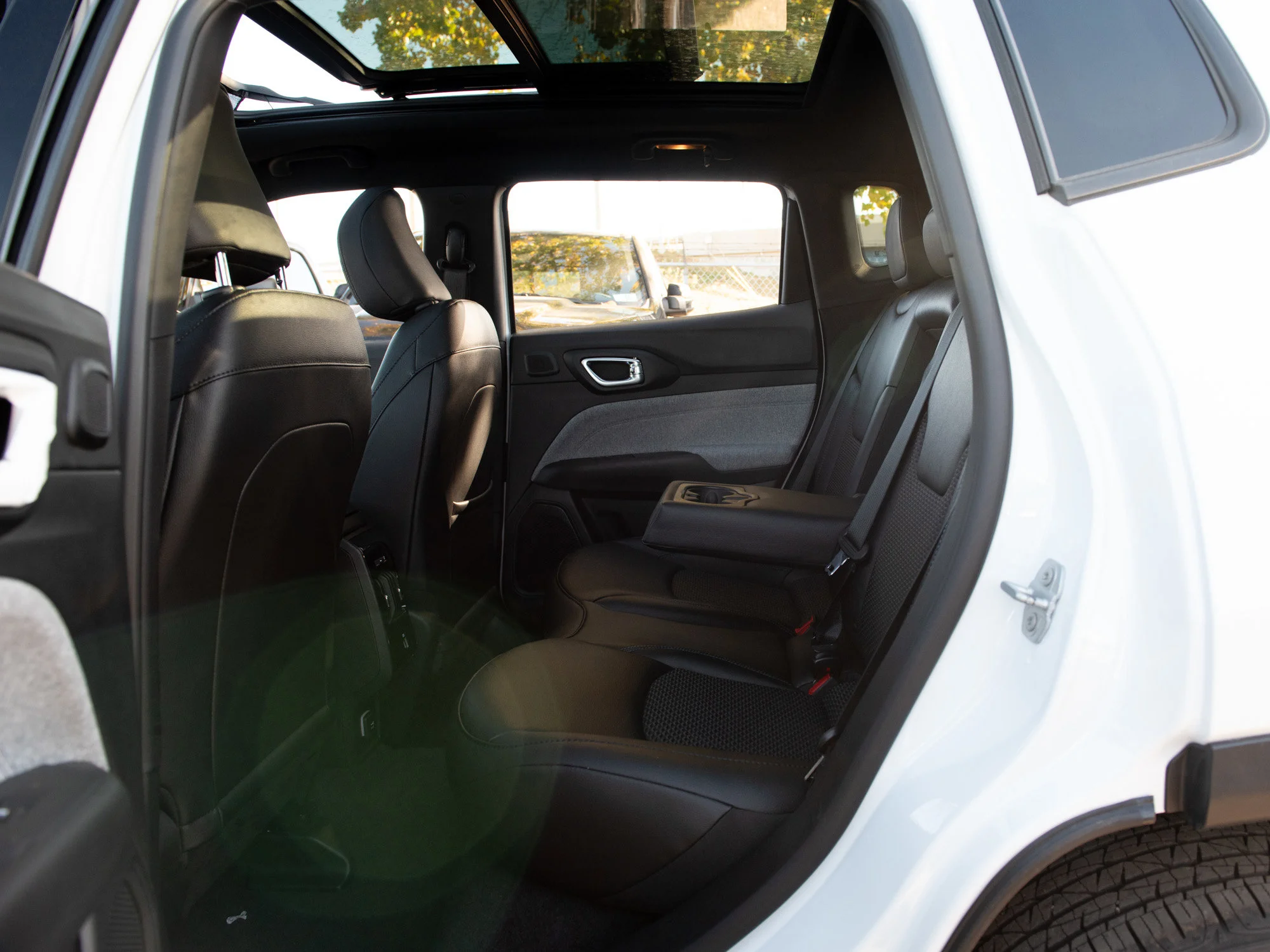 New 2026 White Jeep North* 4x4, Pano Sunroof, Heated Seats/Wheel, Remote Start image 19
