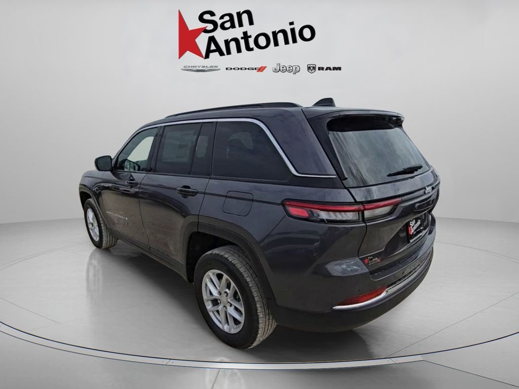 New 2025 Baltic Gray Metallic Clear-Coat Exterior Paint Jeep Laredo X image 10