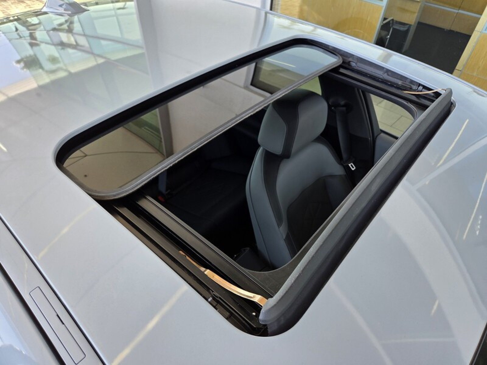 2025 BMW i5 M60 - Photo 21