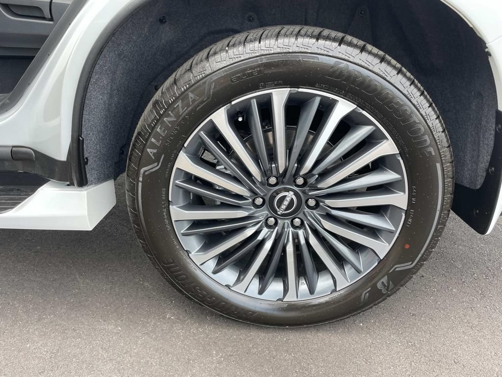 New 2026 Everest White TriCoat / Super Black Two-tone Nissan Platinum Reserve image 7