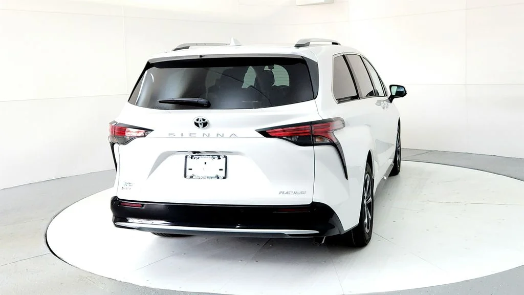 New 2026 Wind Chill Pearl Toyota Platinum image 5
