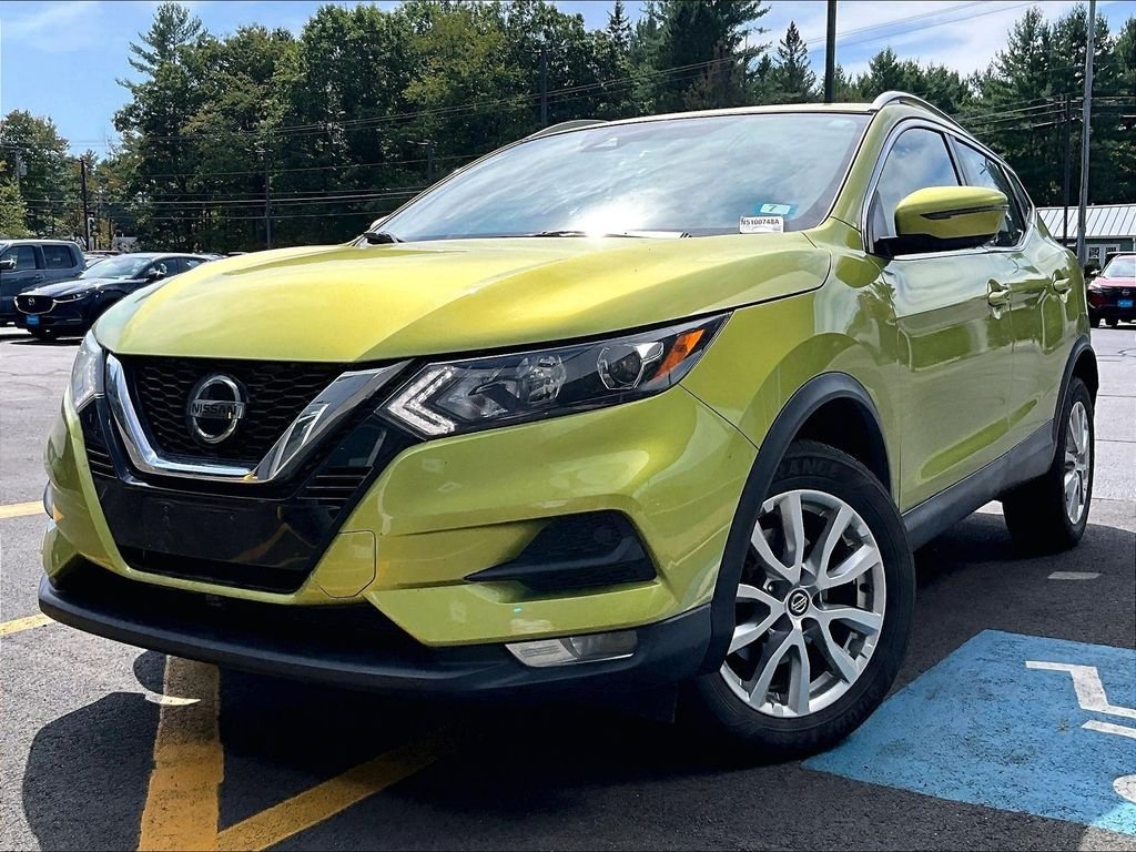 Used 2020 Green Nissan SV image 3