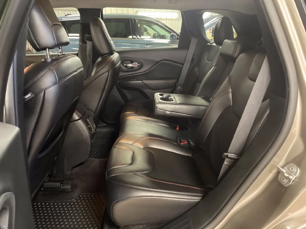 Used 2019 Beige Jeep Trailhawk image 21