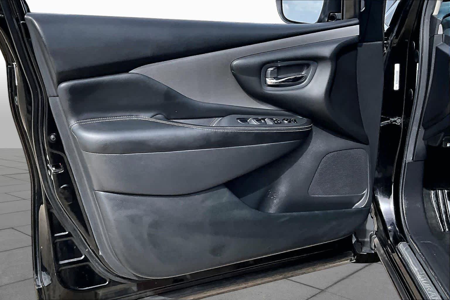 Used 2020 Super Black Metallic Nissan S image 21