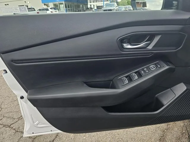 Used 2025  Honda SE image 21