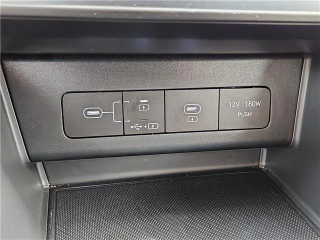 Used 2025 Black Hyundai SEL image 13