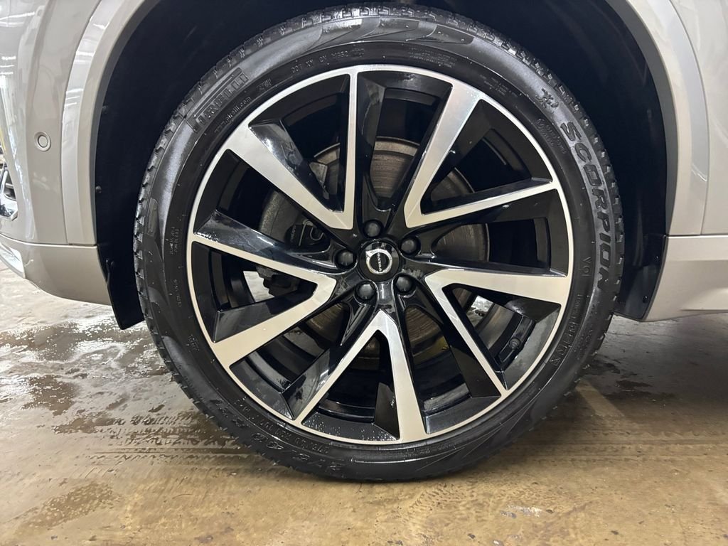 Certified Used 2023 Silver Volvo B6 Plus 7-Seater image 36