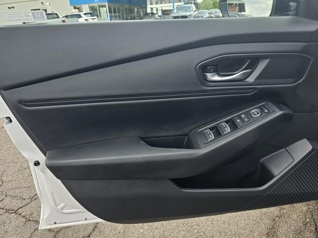Used 2025  Honda SE image 21