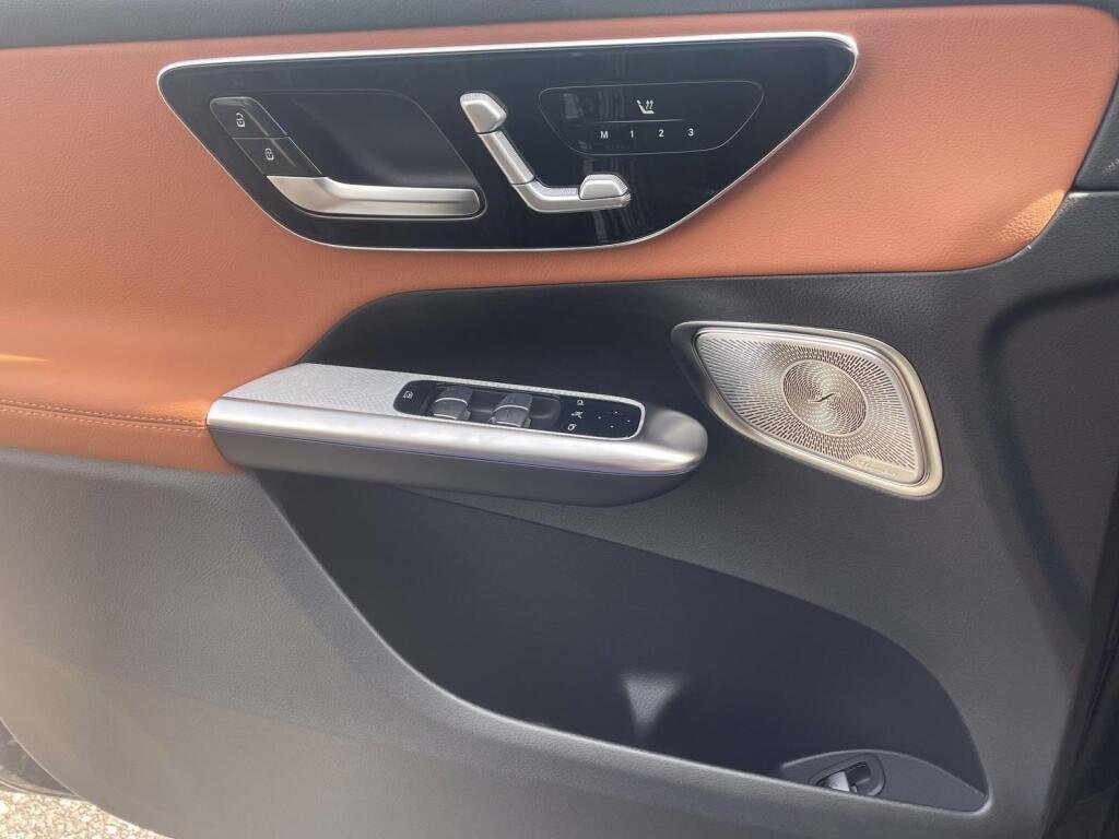 New 2027 Graphite Grey Metallic Mercedes-Benz GLC 300 image 28