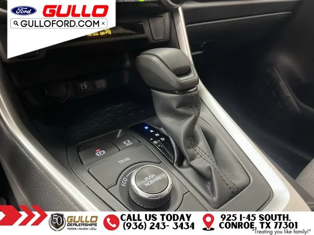 Used 2025 Ice Toyota XLE image 28
